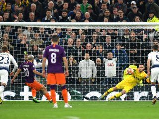 Sergio Agüero marró un penal Sergio Agüero marró un penal