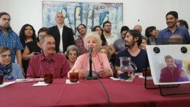 Solsona, de rojo, espera encontrarse con su hija pronto Solsona, de rojo, espera encontrarse con su hija pronto