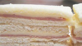 La Anmat prohibió la venta de un sándwich de miga de jamón y queso La Anmat prohibió la venta de un sándwich de miga de jamón y queso