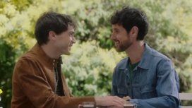 Romeo y Julio: la historia de amor que busca unir a los hinchas del Sevilla y el Betis Romeo y Julio: la historia de amor que busca unir a los hinchas del Sevilla y el Betis