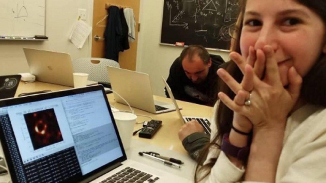 Katie Bouman, protagonista de la foto que opacó a la primera imagen de un agujero negro