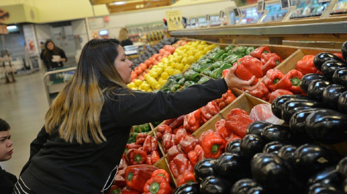 Supermercados ya venden sin el IVA, pero con listas remarcadas el viernes