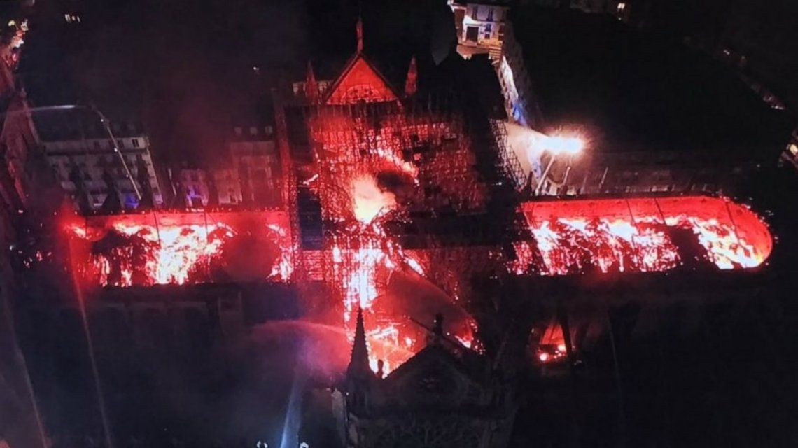 Devastador incendio en la Catedral de Notre Dame Devastador incendio en la Catedral de Notre Dame