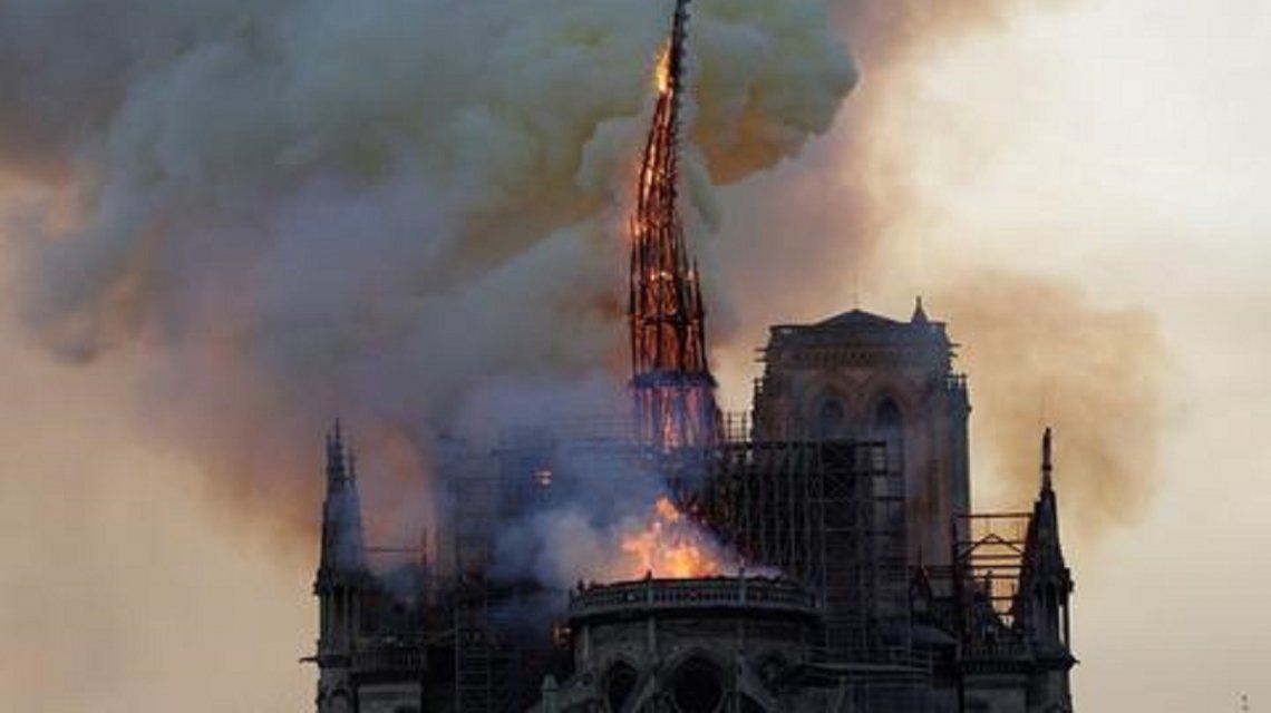 Un cortocircuito podría haber originado el incendio en Notre Dame