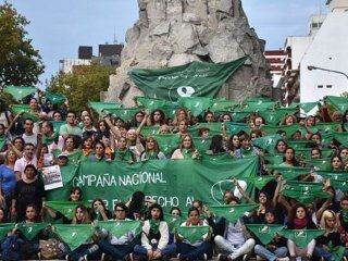 la echaron de un boliche en mar del plata porque tenia el panuelo verde atado a la rinonera la echaron de un boliche en mar del plata porque tenia el panuelo verde atado a la rinonera