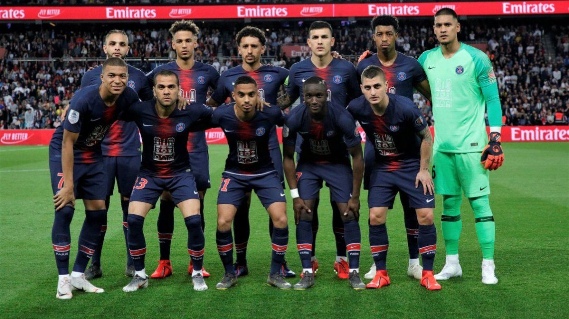 El homenaje de Paris Saint Germain a la catedral de Notre ...