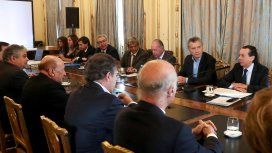 Macri se reunió con los 16 empresarios que negoció Precios Esenciales. Macri se reunió con los 16 empresarios que negoció Precios Esenciales.