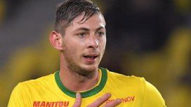 Detuvieron a dos personas por filtrar fotos del cuerpo de Emiliano Sala Detuvieron a dos personas por filtrar fotos del cuerpo de Emiliano Sala