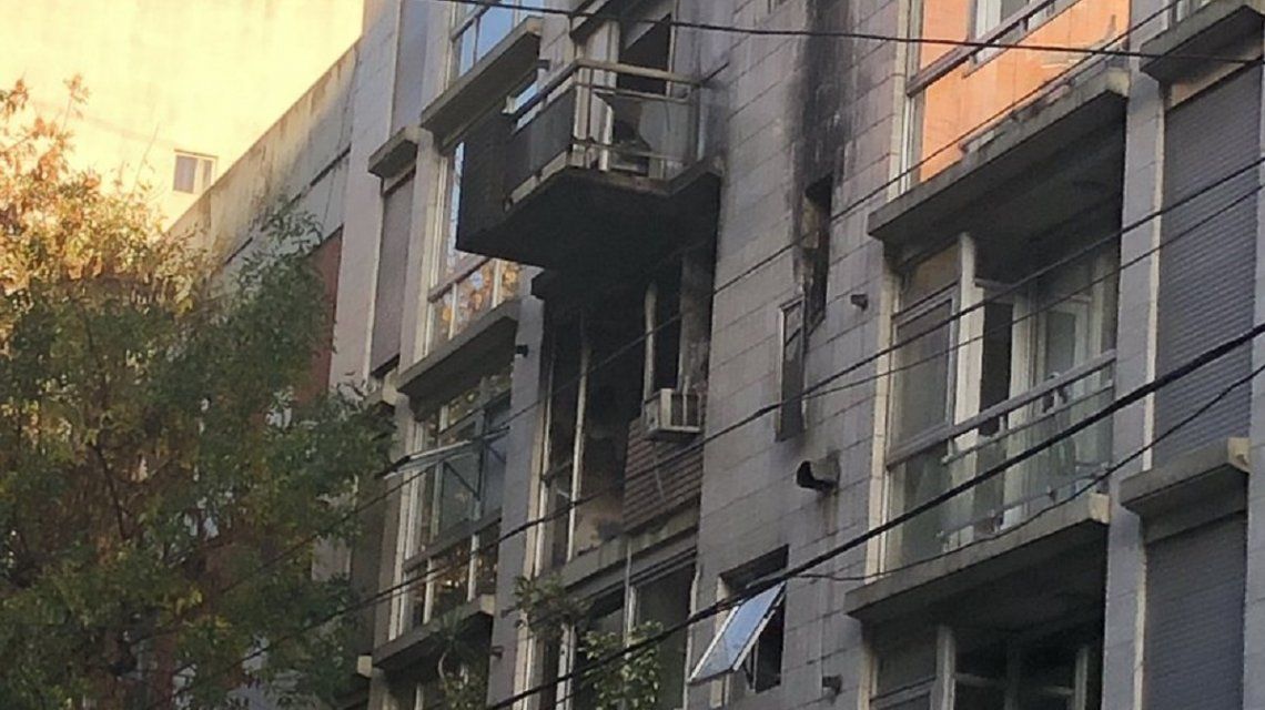 Incendio trágico en Belgrano: se quemó un dúplex y murió un hombre