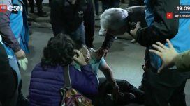 Violenta represión frente a la embajada de Venezuela: incidentes y dos heridos Violenta represión frente a la embajada de Venezuela: incidentes y dos heridos