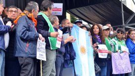 Pablo Moyano dijo que el paro fue contundente y advirtió que si no hay respuesta del Gobierno habrá más medidas de fuerza Pablo Moyano dijo que el paro fue contundente y advirtió que si no hay respuesta del Gobierno habrá más medidas de fuerza