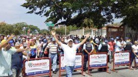 Nueva jornada de tensión y violencia en Venezuela: Maduro denuncia golpe de Estado Nueva jornada de tensión y violencia en Venezuela: Maduro denuncia golpe de Estado