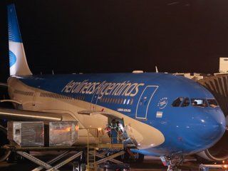 un rayo impacto en un avion de aerolineas argentinas cuando estaba a punto de despegar un rayo impacto en un avion de aerolineas argentinas cuando estaba a punto de despegar