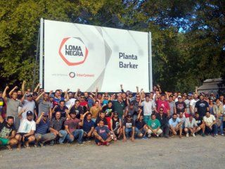 loma negra cerro una de sus fabricas y mas de 230 trabajadores resisten en sus puestos loma negra cerro una de sus fabricas y mas de 230 trabajadores resisten en sus puestos