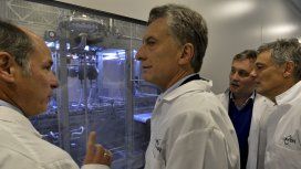 Mauricio Macri en un laboratorio Mauricio Macri en un laboratorio