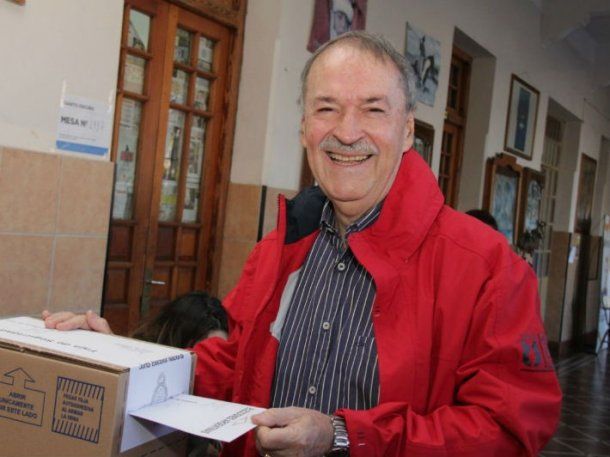 Juan Schiaretti votando en 2017