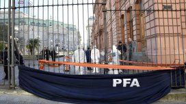 Detuvieron en Casa Rosada a un hombre armado que decía quería ver a Mauricio Macri Detuvieron en Casa Rosada a un hombre armado que decía quería ver a Mauricio Macri