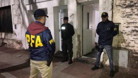 Efectivos policiales allanaron la vivienda del hombre que intentó ingresar armado a la Casa Rosada Efectivos policiales allanaron la vivienda del hombre que intentó ingresar armado a la Casa Rosada