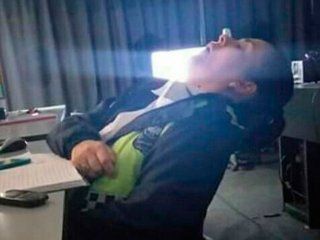 tucuman: escracharon a policias que dormian en el centro de monitoreo tucuman: escracharon a policias que dormian en el centro de monitoreo