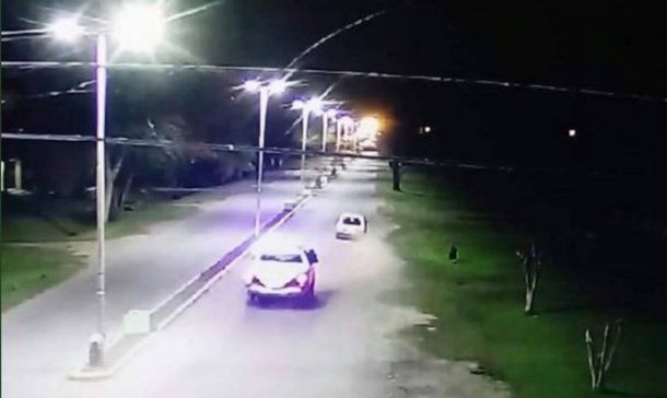 Captura de imagen de video en la que se ve a la patrulla detrÃ¡s del Spazio. 