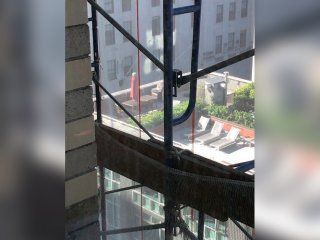 sospecho que una mujer se queria quitar la vida vestida de criada: era una sombrilla sospecho que una mujer se queria quitar la vida vestida de criada: era una sombrilla