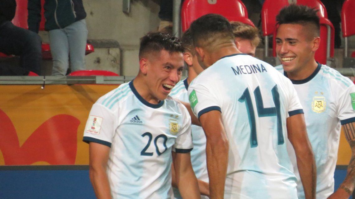 Argentina goleó a Sudáfrica en el debut