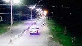 Captura de imagen de video en la que se ve a la patrulla detrás del Spazio. Captura de imagen de video en la que se ve a la patrulla detrás del Spazio.