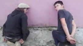 Tortura y humillación a dos carreros: el video viral de WhatsApp que indigna Tortura y humillación a dos carreros: el video viral de WhatsApp que indigna