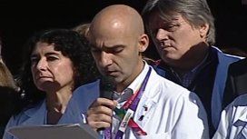 Médicos del Garrahan hicieron un acto en la puerta del hospital Médicos del Garrahan hicieron un acto en la puerta del hospital