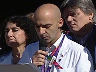 medicos del garrahan hicieron un acto en la puerta del hospital medicos del garrahan hicieron un acto en la puerta del hospital