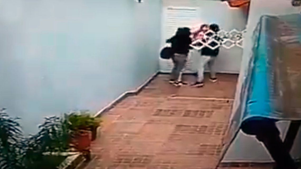 Entraron a robar a una casa con un bebé en brazos y golpearon a dos jubiladas en Santa Teresita