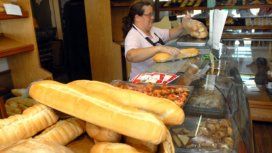 El pan a $100: con un sueldo mínimo se pueden comprar 100 kilos menos que en 2015 El pan a $100: con un sueldo mínimo se pueden comprar 100 kilos menos que en 2015