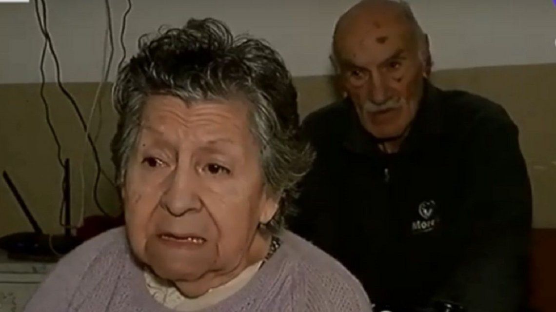 Rosario: una pareja de jubilados fue abandonada en un bar por uno de sus hijos