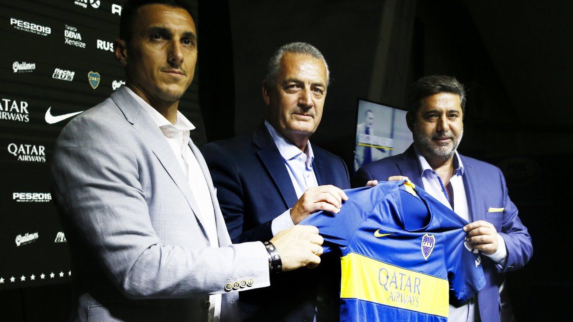 Burdisso recibió la negativa del defensor (Foto: Prensa Boca)