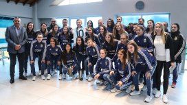 Las chicas fueron visitadas por Mauricio Macri antes de viajar Las chicas fueron visitadas por Mauricio Macri antes de viajar