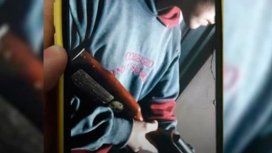 Un adolescente mostró armas para asustar a sus compañeros de curso Un adolescente mostró armas para asustar a sus compañeros de curso