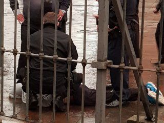 detuvieron a un hombre que salto la reja e intento meterse en la casa rosada detuvieron a un hombre que salto la reja e intento meterse en la casa rosada