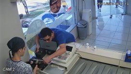 VIDEO: Asaltó una heladería y el tatuaje en su brazo izquierdo lo delató VIDEO: Asaltó una heladería y el tatuaje en su brazo izquierdo lo delató