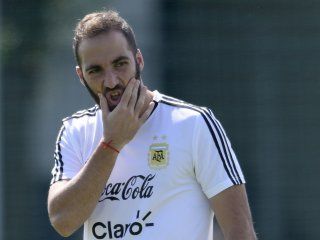 Gonzalo Higuaín durante un entrenamiento en Rusia 2018 Gonzalo Higuaín durante un entrenamiento en Rusia 2018