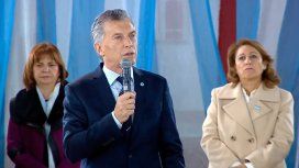 Macri encabezó el acto por el Día de la Bandera en Rosario: Tienen un Presidente comprometido a dar batalla a las mafias Macri encabezó el acto por el Día de la Bandera en Rosario: Tienen un Presidente comprometido a dar batalla a las mafias