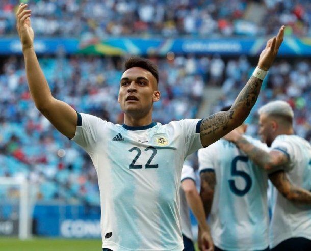 Lautaro Martínez celebra el 1 a 0 de Argentina ante Qatar