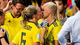El beso que emociona al Mundial de Fútbol femenino El beso que emociona al Mundial de Fútbol femenino