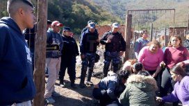 Un efectivo de la Policía de Salta ahorcó y mató a un hombre durante un desalojo Un efectivo de la Policía de Salta ahorcó y mató a un hombre durante un desalojo