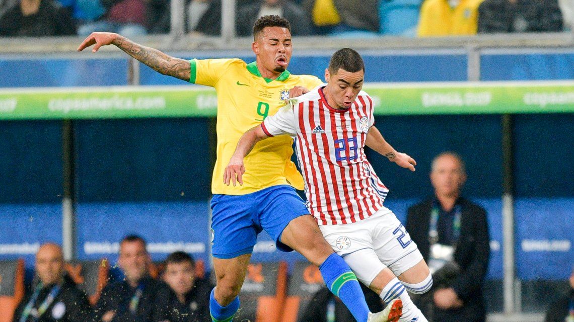 Brasil le ganó por penales a un aguerrido Paraguay y es semifinalista