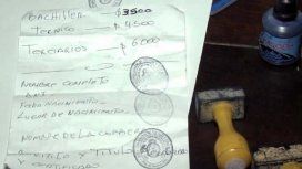 Cayó la banda del Jinete Negro: vendían títulos secundarios Cayó la banda del Jinete Negro: vendían títulos secundarios