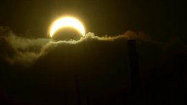 Argentina y Chile compartieron el eclipse: así se vio en Viedma, Río Negro Argentina y Chile compartieron el eclipse: así se vio en Viedma, Río Negro