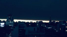 La Luna tapó al Sol a las 17.40 y así se vio la Ciudad de Buenos Aires: completamente oscura. La Luna tapó al Sol a las 17.40 y así se vio la Ciudad de Buenos Aires: completamente oscura.