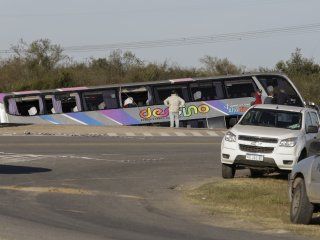imputaran al chofer del micro que volco en tucuman y podria quedar detenido imputaran al chofer del micro que volco en tucuman y podria quedar detenido