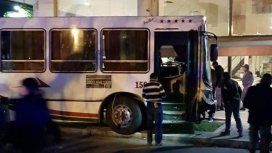Robaron un colectivo y fueron perseguidos y atrapados por la policía Robaron un colectivo y fueron perseguidos y atrapados por la policía