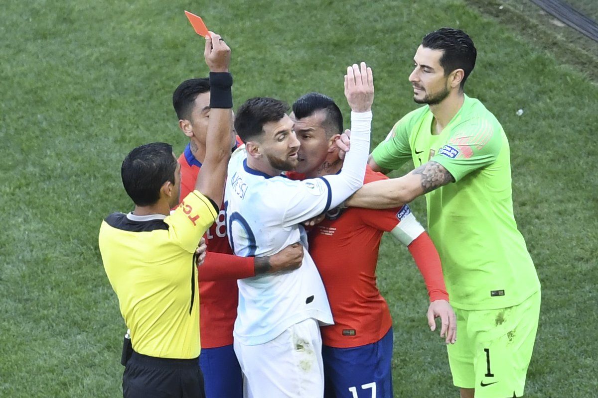 Resultado de imagen para Messi expulsado en la copa america 2019